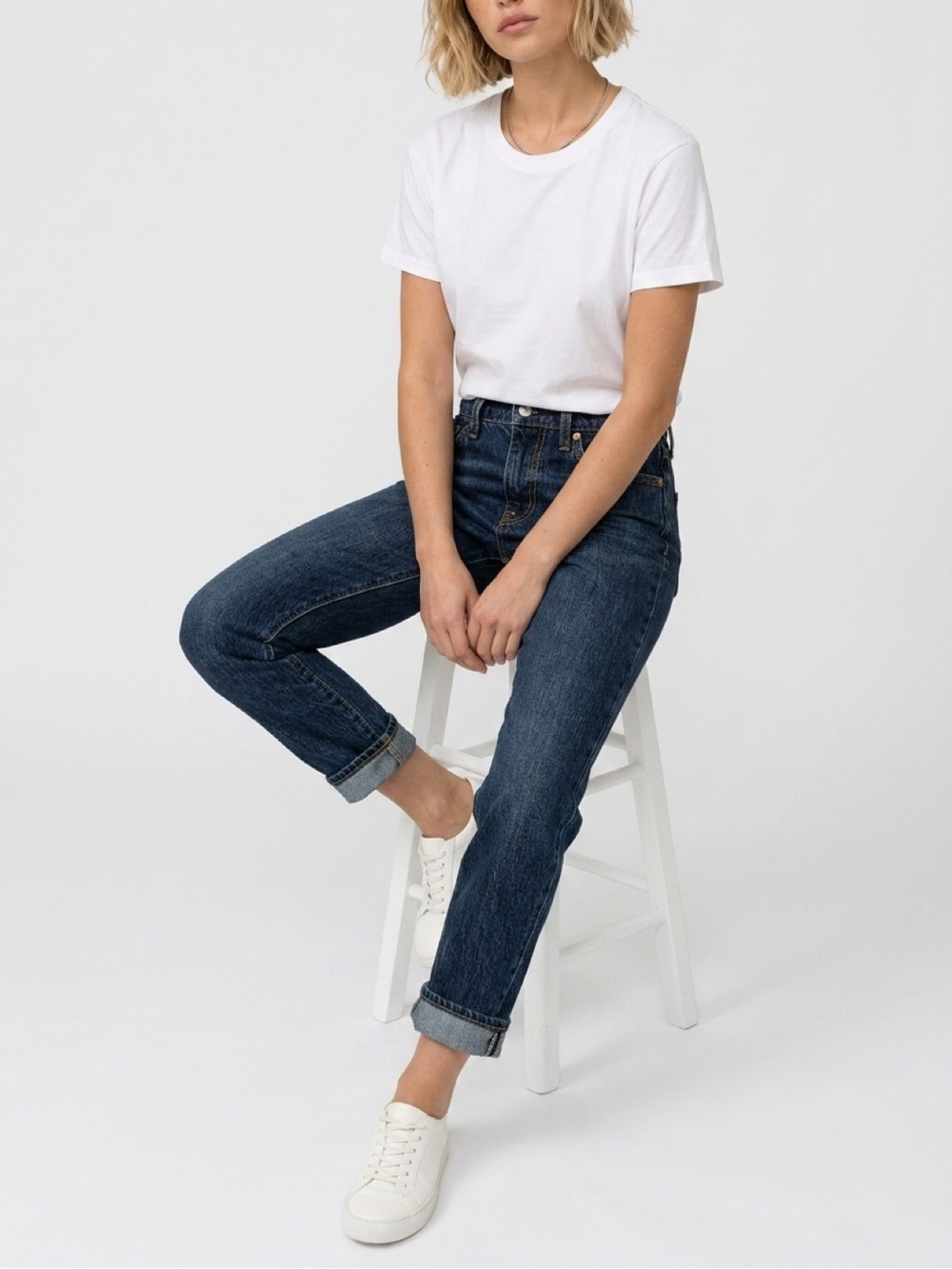 Levi's High-Rise Straight Jeans in Dark Blue Wash